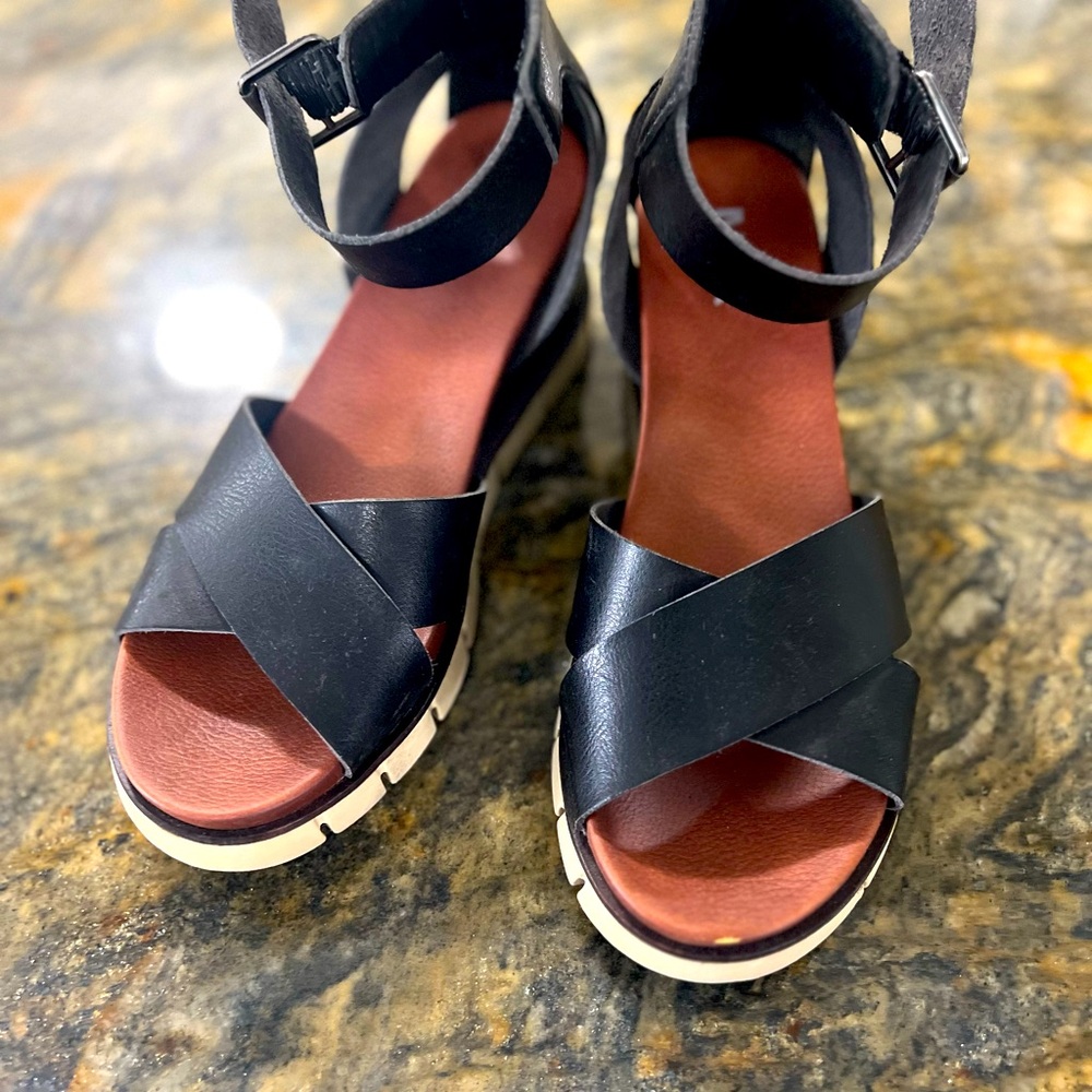 MIA black wedge sandals